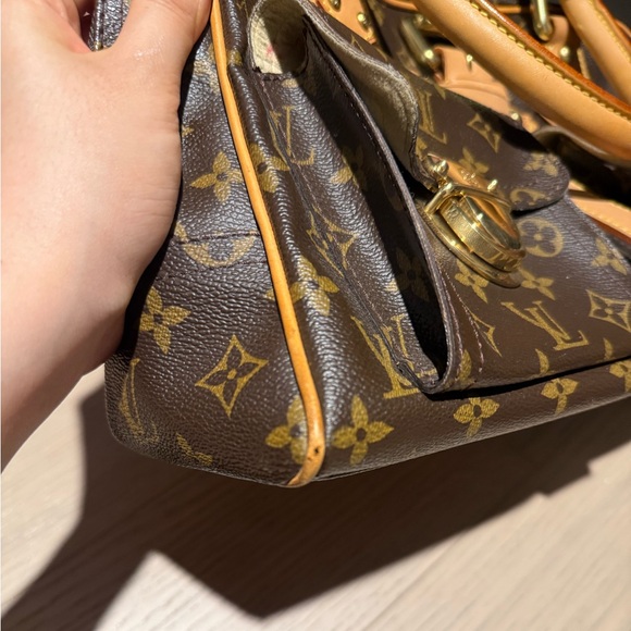 Louis Vuitton Monogram Manhattan GM - Picture 12 of 15